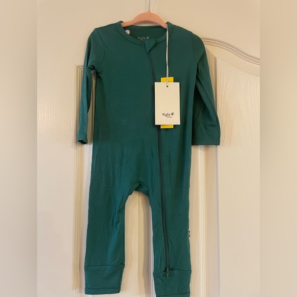 Kyte BABY Other - Kyte BABY emerald romper pajama One Piece 18-24 bamboo